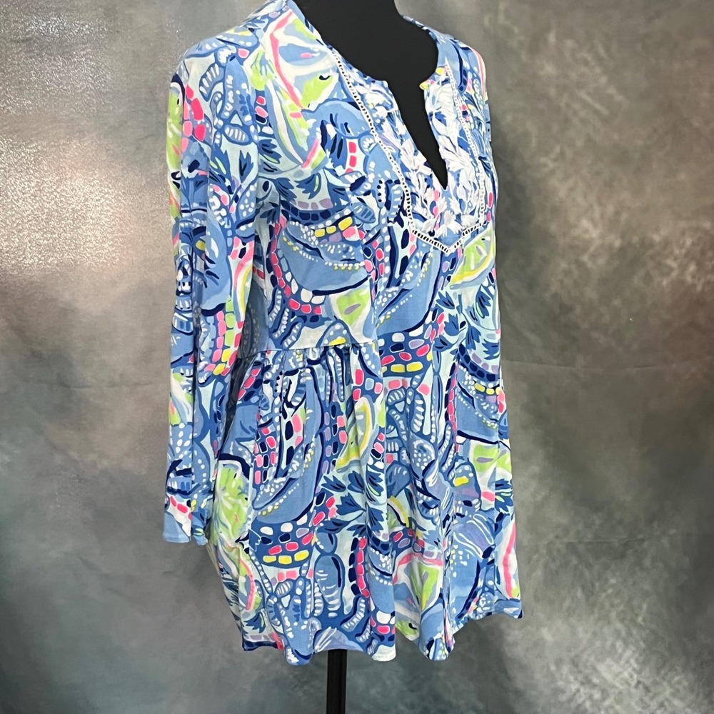 Lilly Pulitzer Lyndsey Tunic Blue Tropical Print Embroidered V-Neck Small - Picture 3 of 8